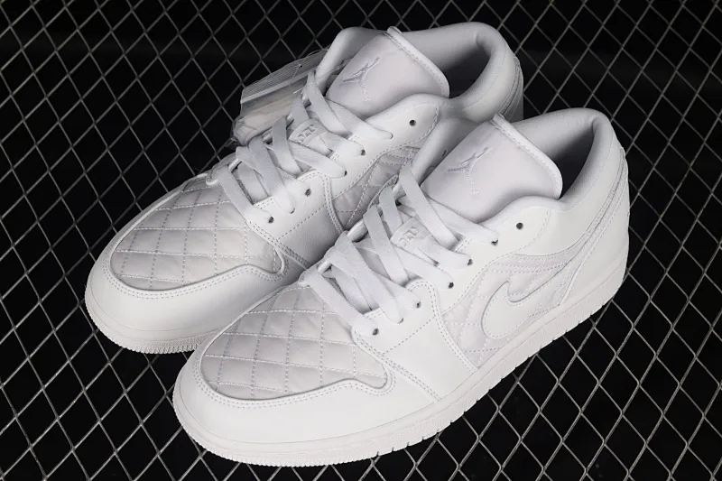 All categories Air Jordan Jordan series basketball shoes Air Jordan 1 Low Air Jordan 1 Low Quilted "Triple White" AJ1 Joe 1 all white low-top basketball shoes DB6480-100